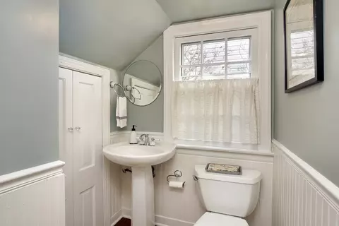 Bath - 2115 Bennett Ave, Evanston, IL 60201 photo 1 of 3