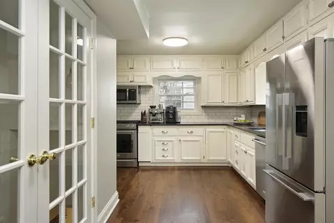 Kitchen - 2115 Bennett Ave, Evanston, IL 60201 photo 2 of 2