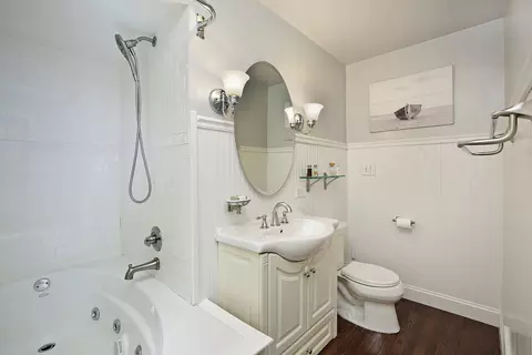 Bath - 2115 Bennett Ave, Evanston, IL 60201 photo 2 of 3