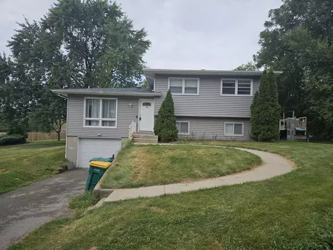 140 Skyline Dr, Carpentersville, IL 60110