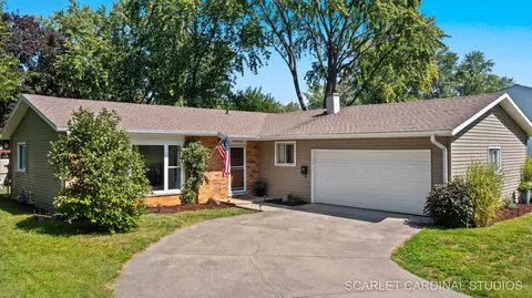 1215 Windsor Dr, Wheaton, IL 60189