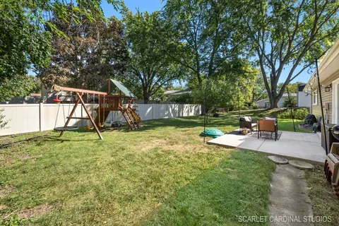 Exterior - 1215 Windsor Dr, Wheaton, IL 60189 photo 4 of 8
