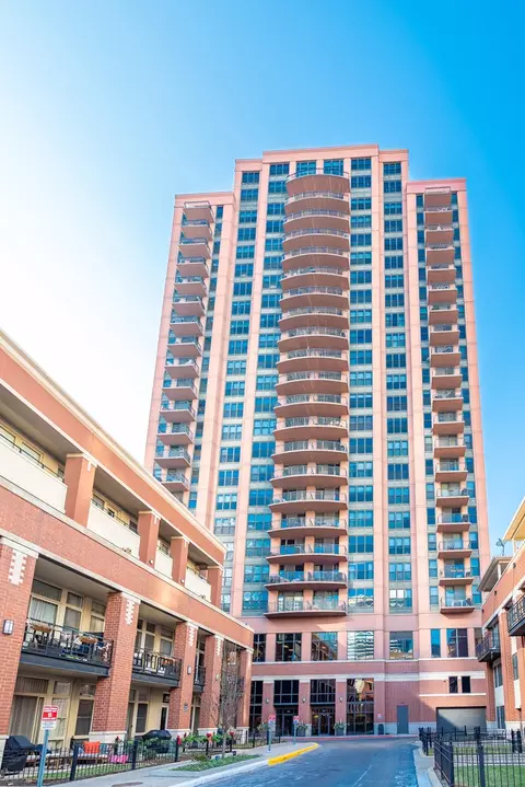 330 N Jefferson St #1701, Chicago, IL 60661