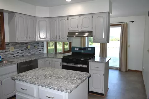 Kitchen - 585 Fairway Dr, El Paso, IL 61738 photo 4 of 6