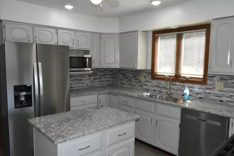Kitchen - 585 Fairway Dr, El Paso, IL 61738 photo 2 of 6