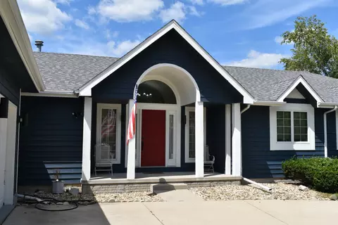 Exterior - 585 Fairway Dr, El Paso, IL 61738 photo 2 of 7