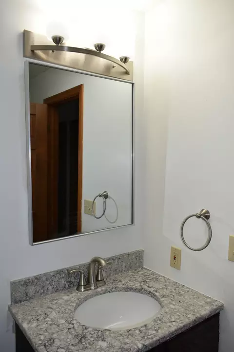 Bath - 585 Fairway Dr, El Paso, IL 61738 photo 3 of 3