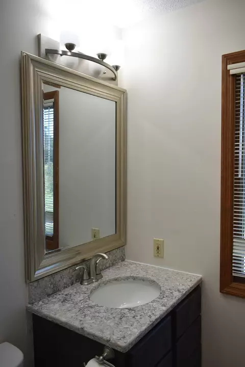 Bath - 585 Fairway Dr, El Paso, IL 61738 photo 2 of 3