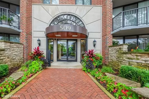 509 Aurora Ave #401, Naperville, IL 60540