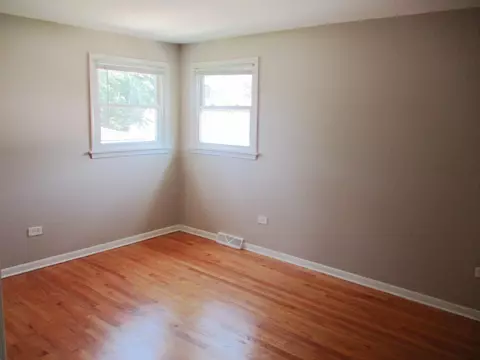 Bedroom - 14724 Trumbull Ave, Midlothian, IL 60445 photo 3 of 3