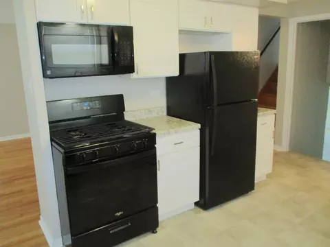 Kitchen - 14724 Trumbull Ave, Midlothian, IL 60445 photo 1 of 2