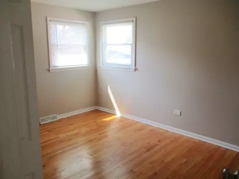 Bedroom - 14724 Trumbull Ave, Midlothian, IL 60445 photo 2 of 3