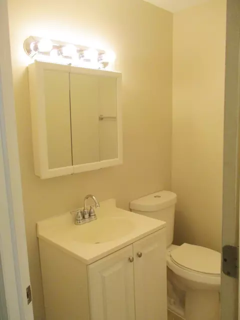 Bath - 14724 Trumbull Ave, Midlothian, IL 60445 photo 2 of 2