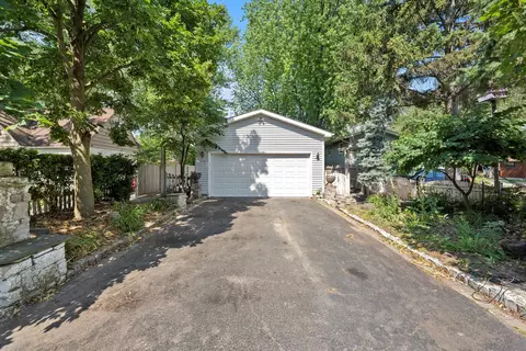 332 Forest Glen Dr, Round Lake Park, IL 60073