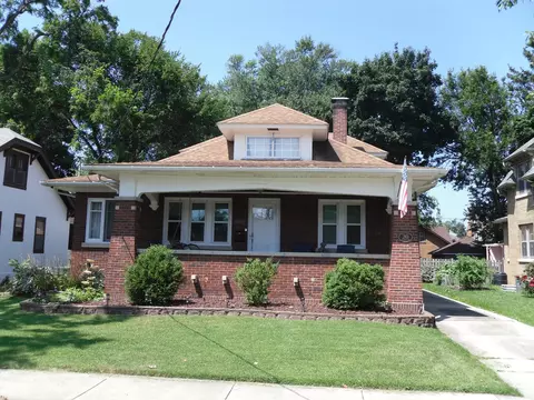 30 N Du Bois Ave, Elgin, IL 60123
