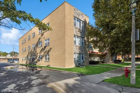 415 S Maple Ave #703, Oak Park, IL 60302