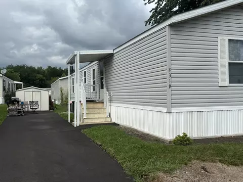 2319 Hickory Ln, Sycamore, IL 60178