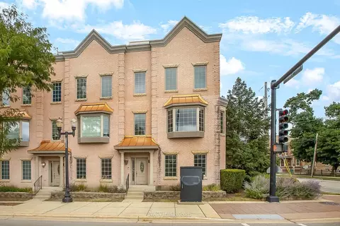 148 Kimball St, Elgin, IL 60120