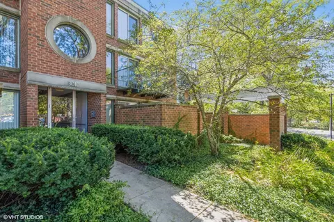 3010 Arbor Ln #203, Northfield, IL 60093