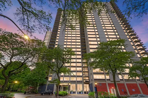 1360 N Sandburg Ter #2111C, Chicago, IL 60610