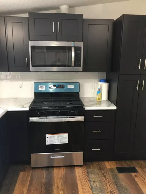 Kitchen - 29 Oyster Bay, Lakemoor, IL 60051 photo 3 of 5