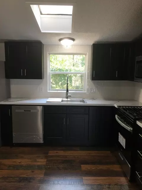 Kitchen - 29 Oyster Bay, Lakemoor, IL 60051 photo 4 of 5