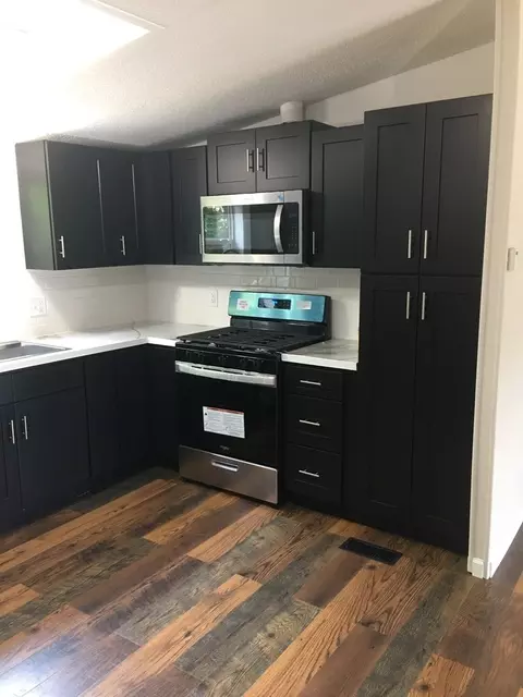 Kitchen - 29 Oyster Bay, Lakemoor, IL 60051 photo 5 of 5