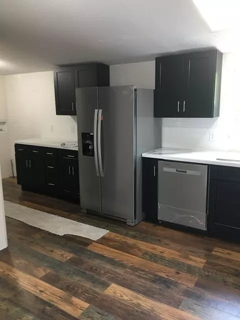 Kitchen - 29 Oyster Bay, Lakemoor, IL 60051 photo 2 of 5