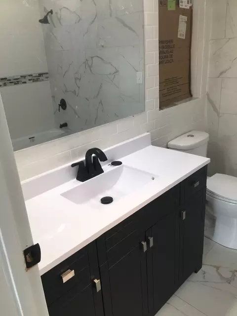 Bath - 29 Oyster Bay, Lakemoor, IL 60051 photo 2 of 4