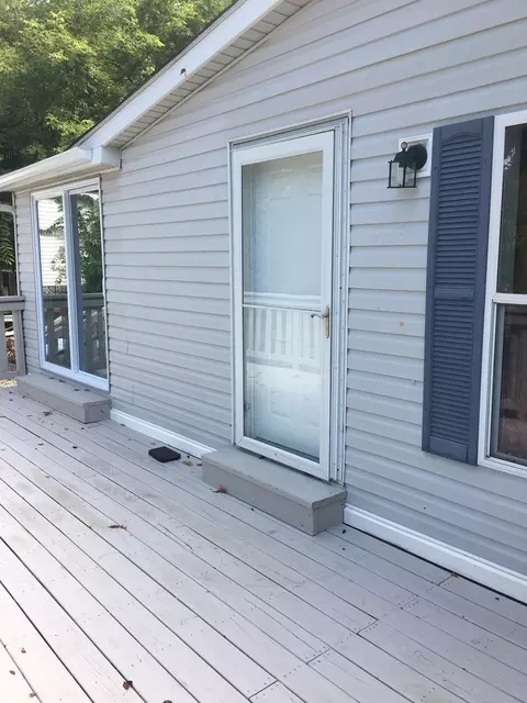 Exterior - 29 Oyster Bay, Lakemoor, IL 60051 photo 8 of 9