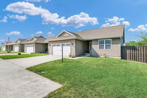 206 Medinah Ct, Fisher, IL 61843