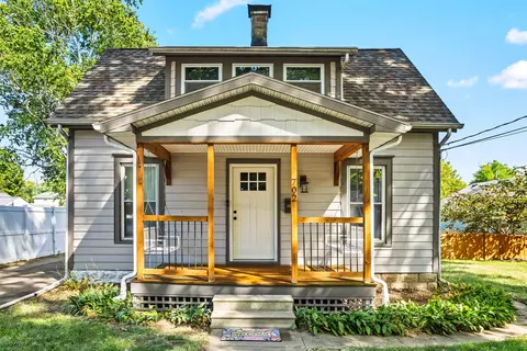 702 N Walnut St, Normal, IL 61761
