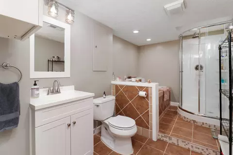 Bath - 306 Felmley Dr, Normal, IL 61761 photo 2 of 2