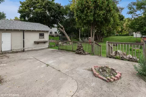 223 Harvey St, Elgin, IL 60123 photo 19