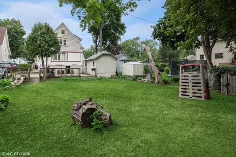 223 Harvey St, Elgin, IL 60123 photo 2
