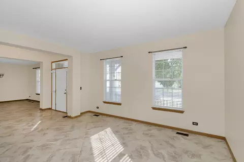 314 Weymouth Ave, Elgin, IL 60124 photo 9