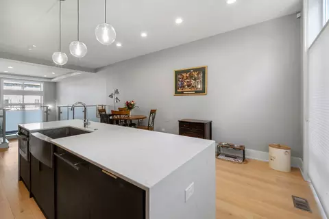 Kitchen - 1011 E 62nd St, Chicago, IL 60637 photo 4 of 5