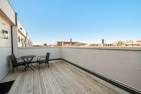 Exterior - 1011 E 62nd St, Chicago, IL 60637 photo 4 of 5