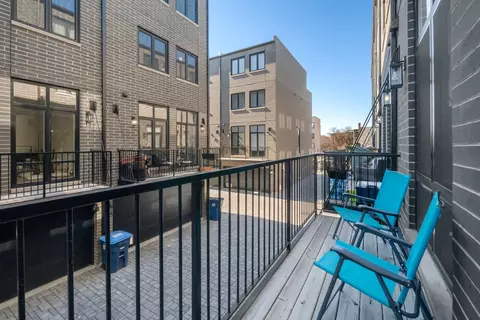 Exterior - 1011 E 62nd St, Chicago, IL 60637 photo 3 of 5