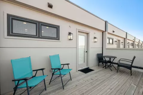 Exterior - 1011 E 62nd St, Chicago, IL 60637 photo 5 of 5