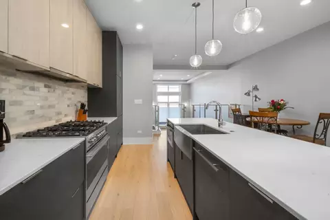 Kitchen - 1011 E 62nd St, Chicago, IL 60637 photo 3 of 5