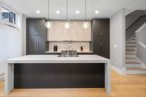 Kitchen - 1011 E 62nd St, Chicago, IL 60637 photo 2 of 5