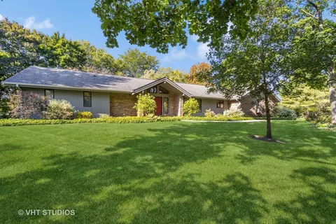 39 Deer Point Dr, Hawthorn Woods, IL 60047
