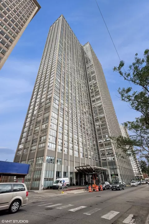 655 W Irving Park Rd #3816, Chicago, IL 60613