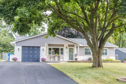 1005 Apple Valley Dr, Bartlett, IL 60103