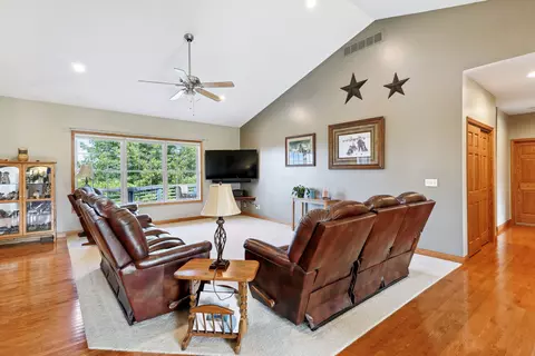 2 Fieldcrest Dr, Monticello, IL 61856 photo 12
