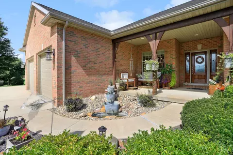2 Fieldcrest Dr, Monticello, IL 61856 photo 5