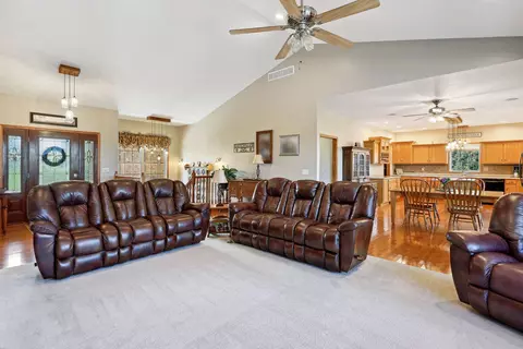 2 Fieldcrest Dr, Monticello, IL 61856 photo 14