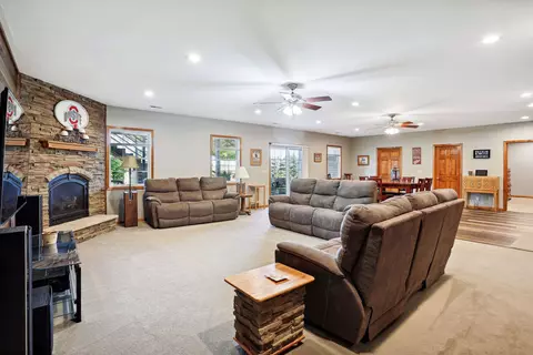 2 Fieldcrest Dr, Monticello, IL 61856 photo 35