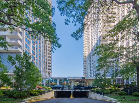 4250 N Marine Dr #622, Chicago, IL 60613